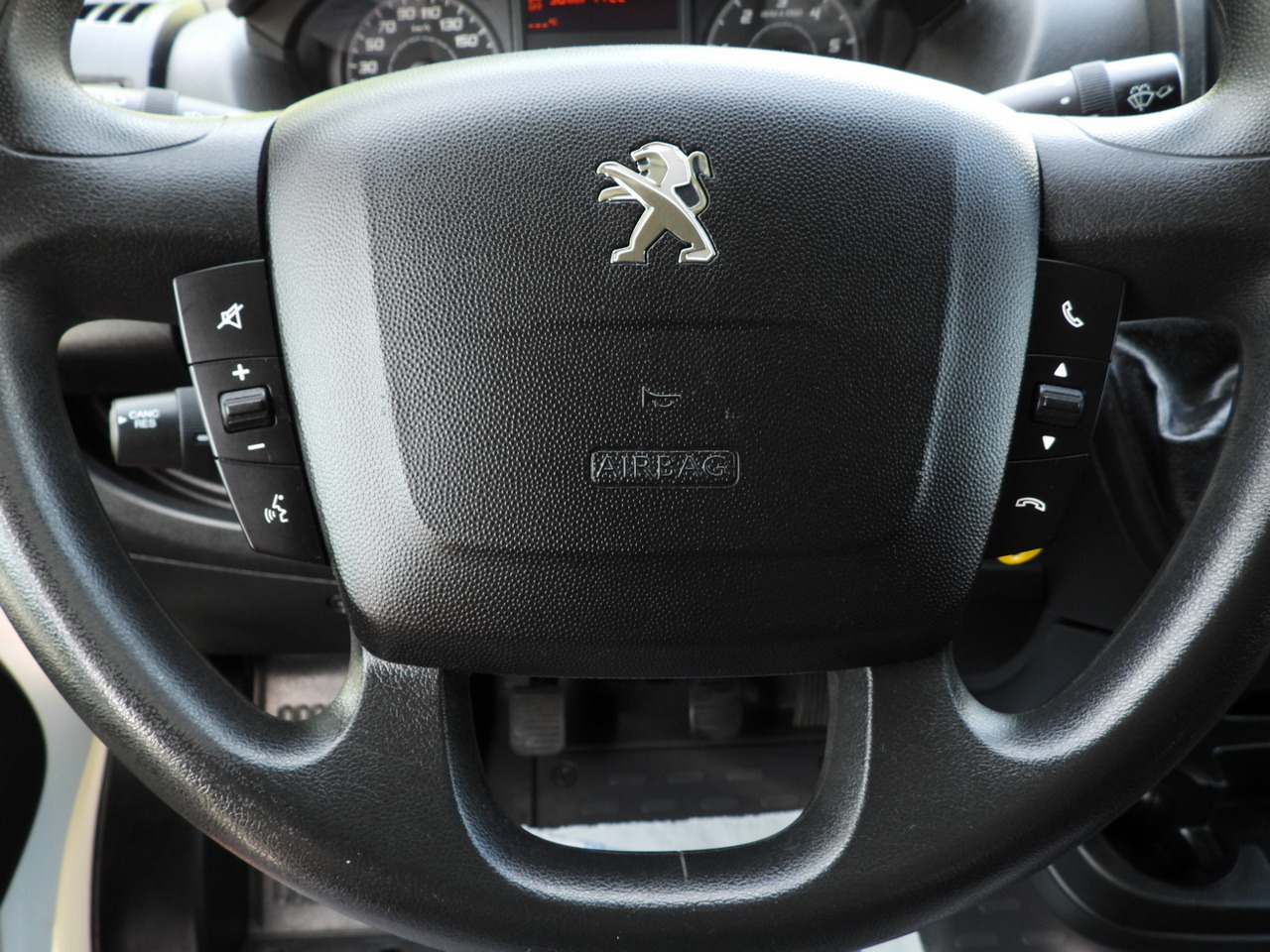 Locação de PEUGEOT BOXER  REFRIGERATOR VAN -10*C CRUISE CONTROL AIR CONDITIONING  130HP PEUGEOT BOXER  REFRIGERATOR VAN -10*C CRUISE CONTROL AIR CONDITIONING  130HP: foto 28