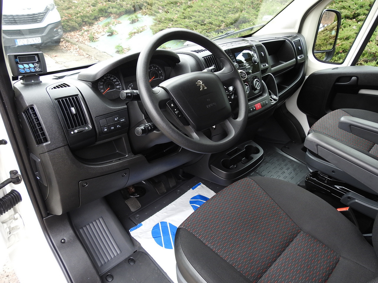 PEUGEOT BOXER REFRIGERATOR VAN -5*C TWO COMPARTMENTS CRUISE CONTROL AIR CONDITIONING 120HP - Carrinha frigorífica: foto 2 PEUGEOT BOXER REFRIGERATOR VAN -5*C TWO COMPARTMENTS CRUISE CONTROL AIR CONDITIONING 120HP - Carrinha frigorífica: foto 2