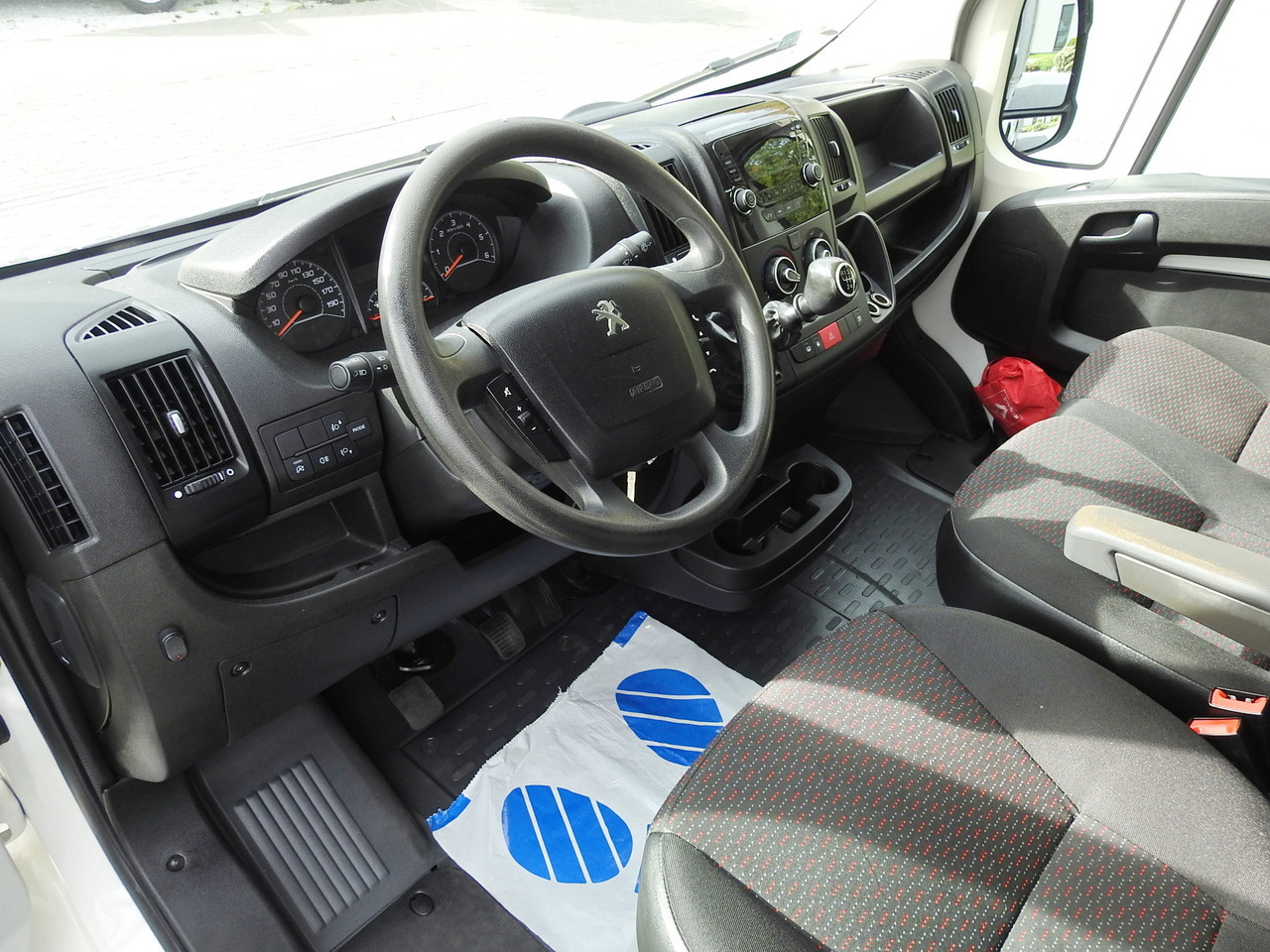 PEUGEOT BOXER STAKE BODY DOUBLE CABIN DOKA 7 SEATS AIR CONDITIONING 140HP - Carrinha cabine dupla: foto 2 PEUGEOT BOXER STAKE BODY DOUBLE CABIN DOKA 7 SEATS AIR CONDITIONING 140HP - Carrinha cabine dupla: foto 2