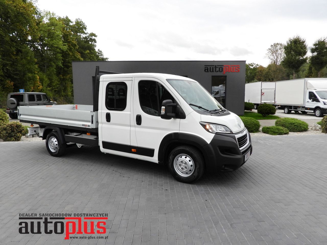 PEUGEOT BOXER STAKE BODY DOUBLE CABIN DOKA 7 SEATS CRUISE CONTROL AIR CONDITIONING 140HP - Carrinha cabine dupla: foto 1 PEUGEOT BOXER STAKE BODY DOUBLE CABIN DOKA 7 SEATS CRUISE CONTROL AIR CONDITIONING 140HP - Carrinha cabine dupla: foto 1