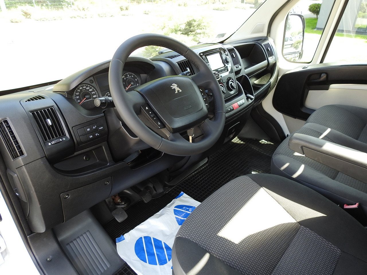 PEUGEOT BOXER THREE-WAY TIPPER AIR CONDITIONING 130HP - Caminhão basculante: foto 2 PEUGEOT BOXER THREE-WAY TIPPER AIR CONDITIONING 130HP - Caminhão basculante: foto 2