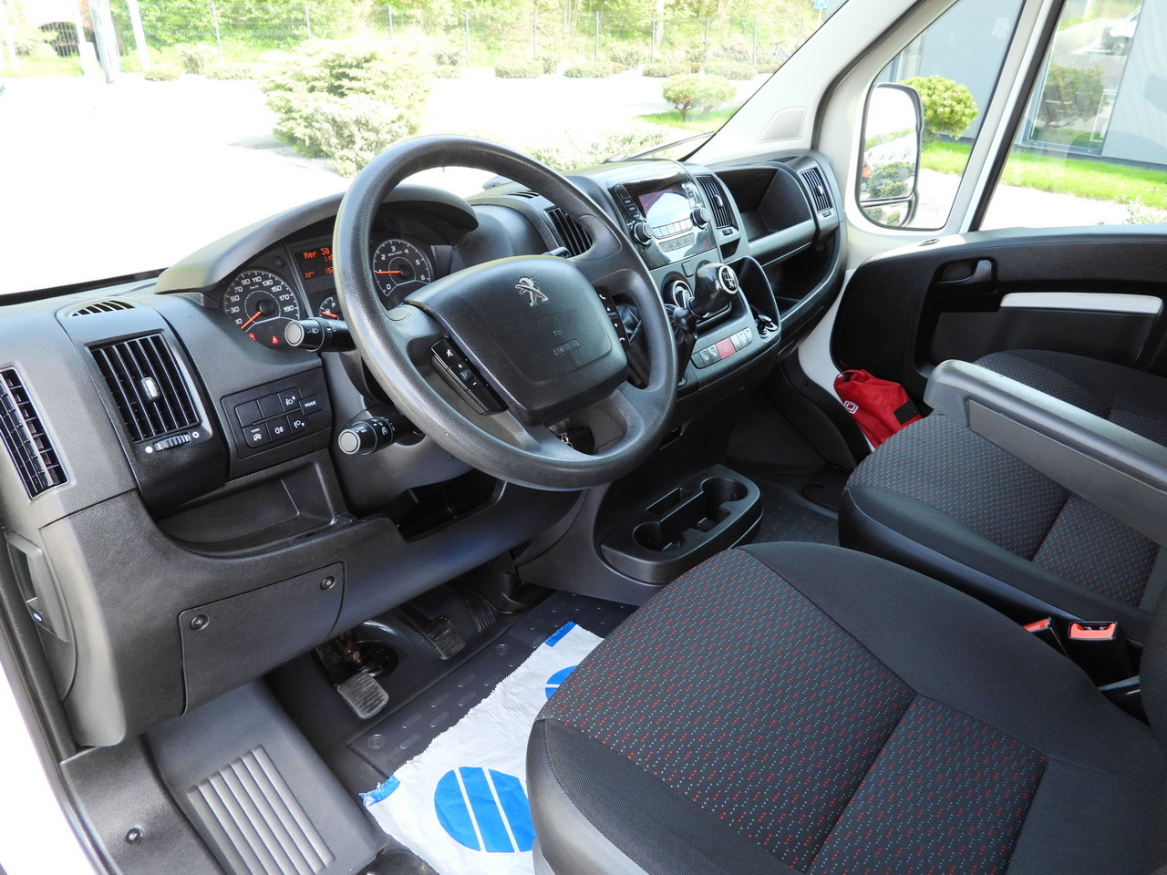 PEUGEOT BOXER TIPPER DOUBLE CABIN DOKA 7 SEATS CRUISE CONTROL AIR CONDITIONING 140HP - Furgão basculante: foto 2 PEUGEOT BOXER TIPPER DOUBLE CABIN DOKA 7 SEATS CRUISE CONTROL AIR CONDITIONING 140HP - Furgão basculante: foto 2