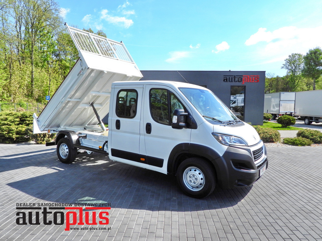 PEUGEOT BOXER TIPPER DOUBLE CABIN DOKA 7 SEATS CRUISE CONTROL AIR CONDITIONING 140HP - Furgão basculante: foto 1 PEUGEOT BOXER TIPPER DOUBLE CABIN DOKA 7 SEATS CRUISE CONTROL AIR CONDITIONING 140HP - Furgão basculante: foto 1