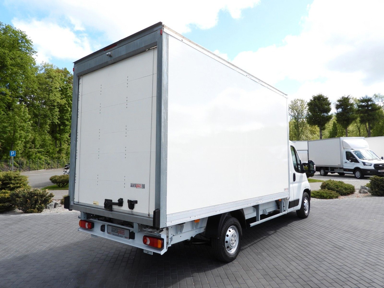 Peugeot BOXER KOFFER 8 PALETTEN TEMPOMAT KLIMAANLAGE Peugeot BOXER KOFFER 8 PALETTEN TEMPOMAT KLIMAANLAGE - Carrinha de contentor: foto 3 Peugeot BOXER KOFFER 8 PALETTEN TEMPOMAT KLIMAANLAGE Peugeot BOXER KOFFER 8 PALETTEN TEMPOMAT KLIMAANLAGE - Carrinha de contentor: foto 3