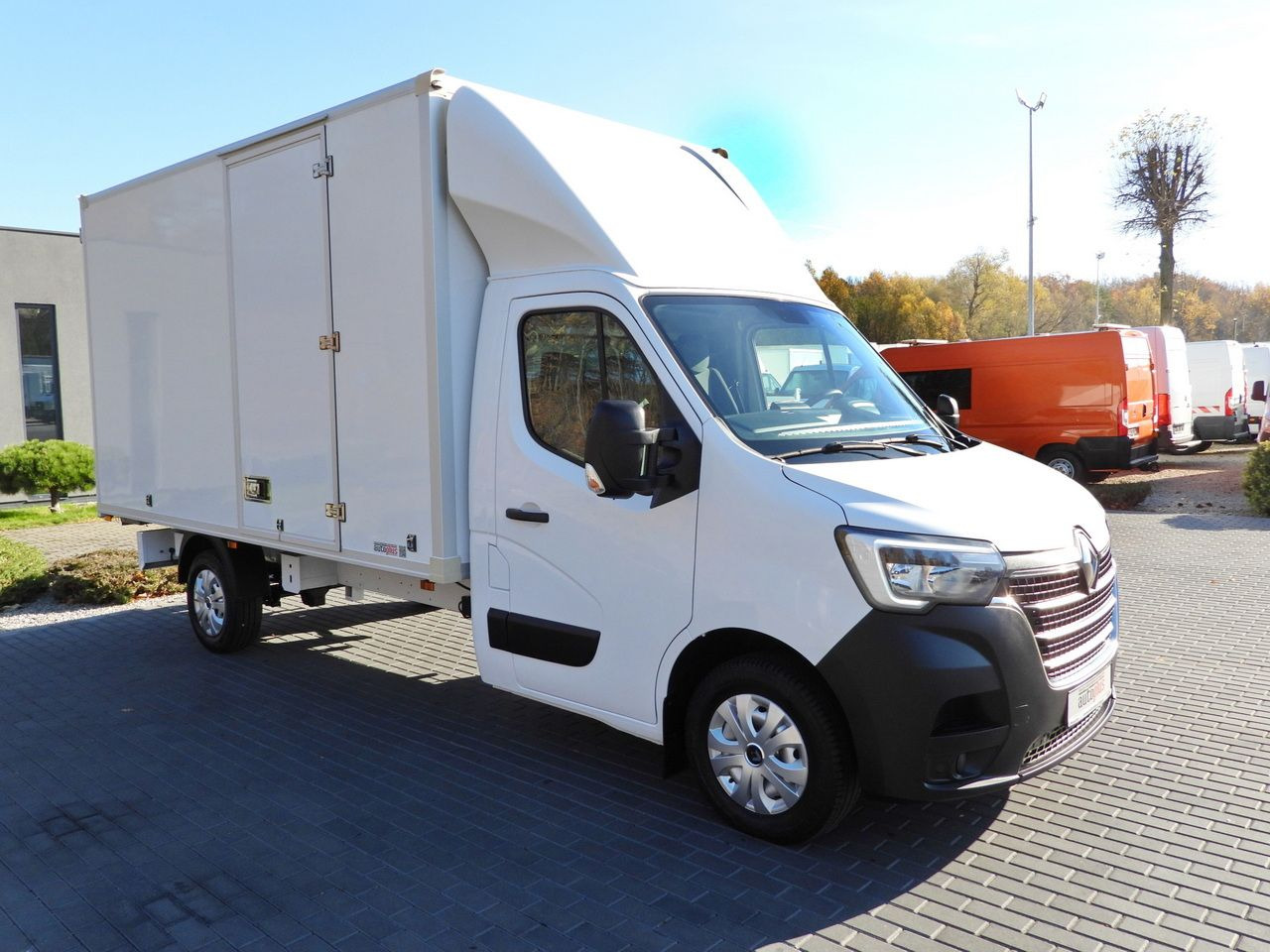 RENAULT MASTER BOX 8 PALLETS CRUISE CONTROL NAVIGATION LED LIGHTS AIR CONDITIONING 145HP - Carrinha de contentor: foto 4 RENAULT MASTER BOX 8 PALLETS CRUISE CONTROL NAVIGATION LED LIGHTS AIR CONDITIONING 145HP - Carrinha de contentor: foto 4