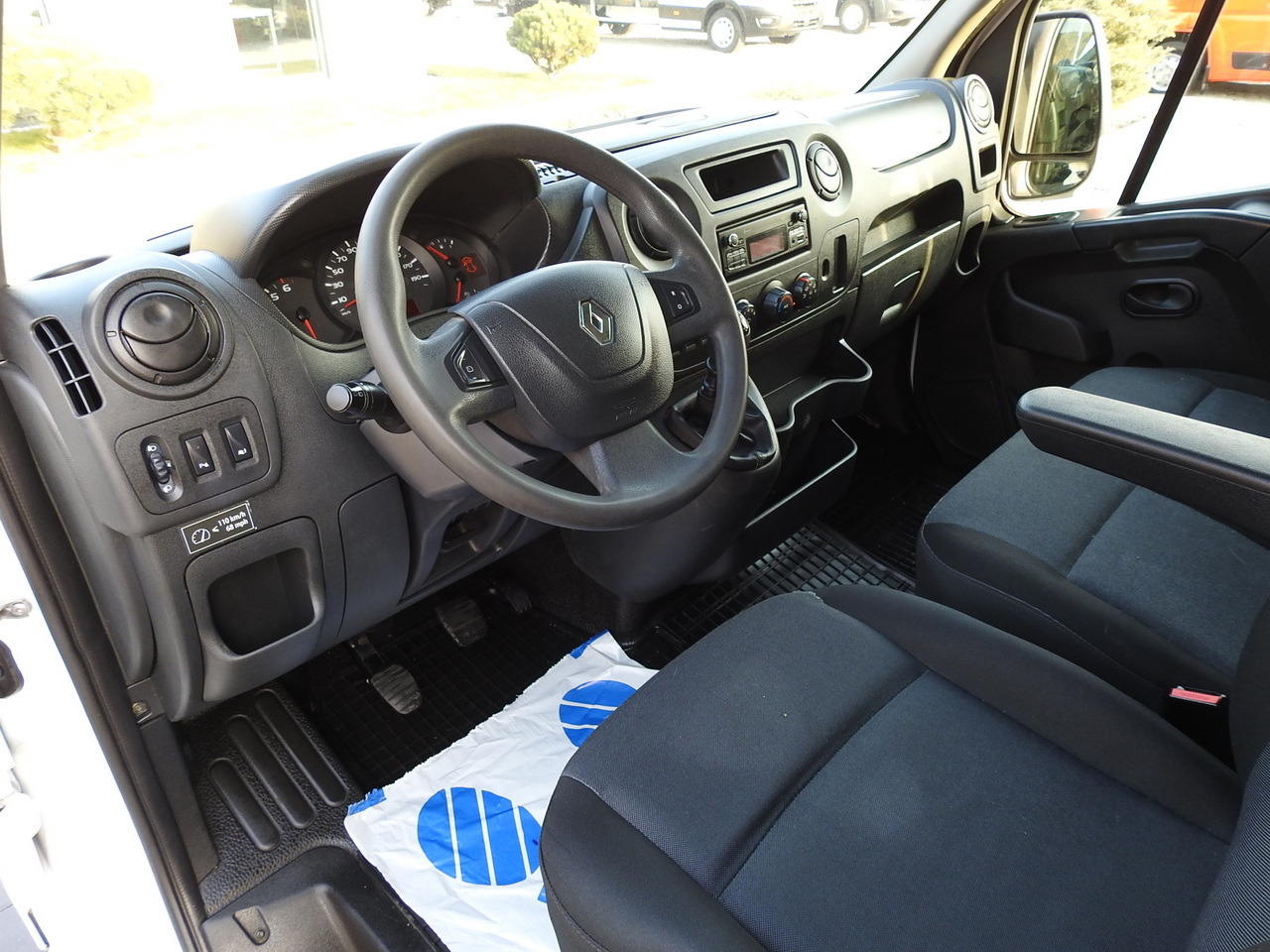 RENAULT MASTER BOX DELIVERY VAN 7 SEATS CRUISE CONTROL AIR CONDITIONING 130HP - Furgão: foto 2 RENAULT MASTER BOX DELIVERY VAN 7 SEATS CRUISE CONTROL AIR CONDITIONING 130HP - Furgão: foto 2