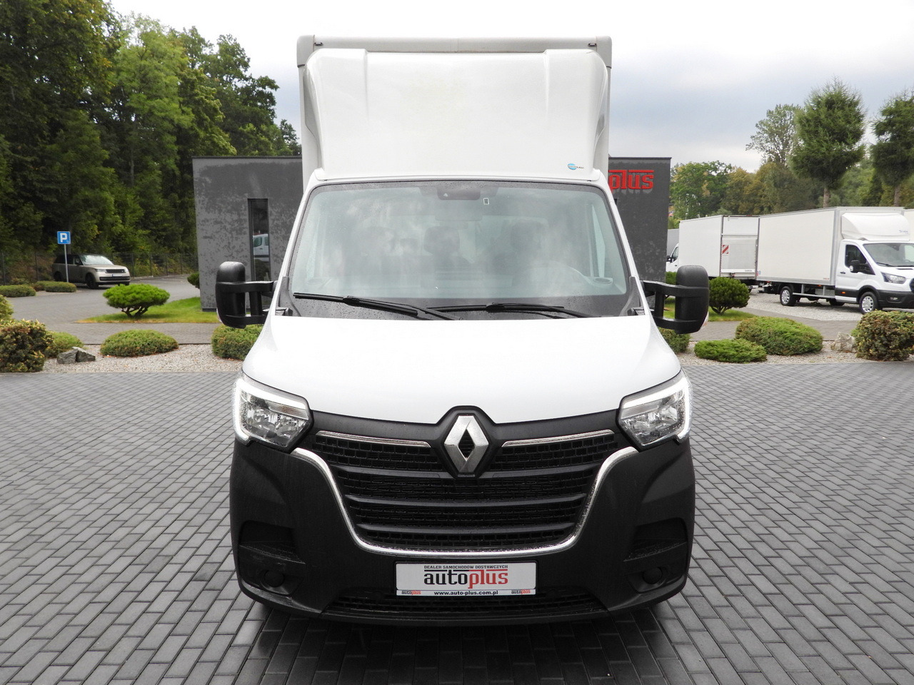 RENAULT MASTER BOX LIFT 8 PALLETS CRUISE CONTROL LED LIGHTS AIR CONDITIONING  145HP - Carrinha de contentor: foto 5 RENAULT MASTER BOX LIFT 8 PALLETS CRUISE CONTROL LED LIGHTS AIR CONDITIONING  145HP - Carrinha de contentor: foto 5
