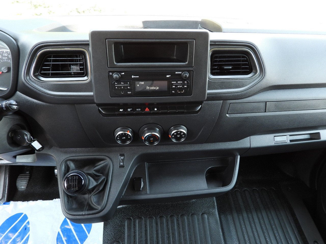 Carrinha de contentor RENAULT MASTER  BOX LIFT 8 PALLETS CRUISE CONTROL LED LIGHTS AIR CONDITIONING  165HP: foto 34