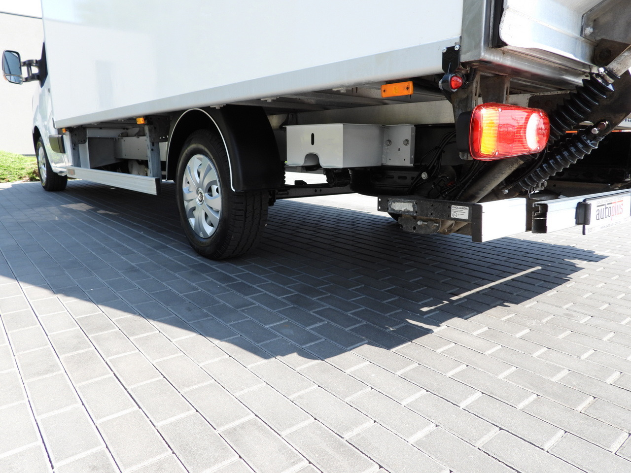 Carrinha de contentor RENAULT MASTER  BOX LIFT 8 PALLETS CRUISE CONTROL LED LIGHTS AIR CONDITIONING  165HP: foto 17