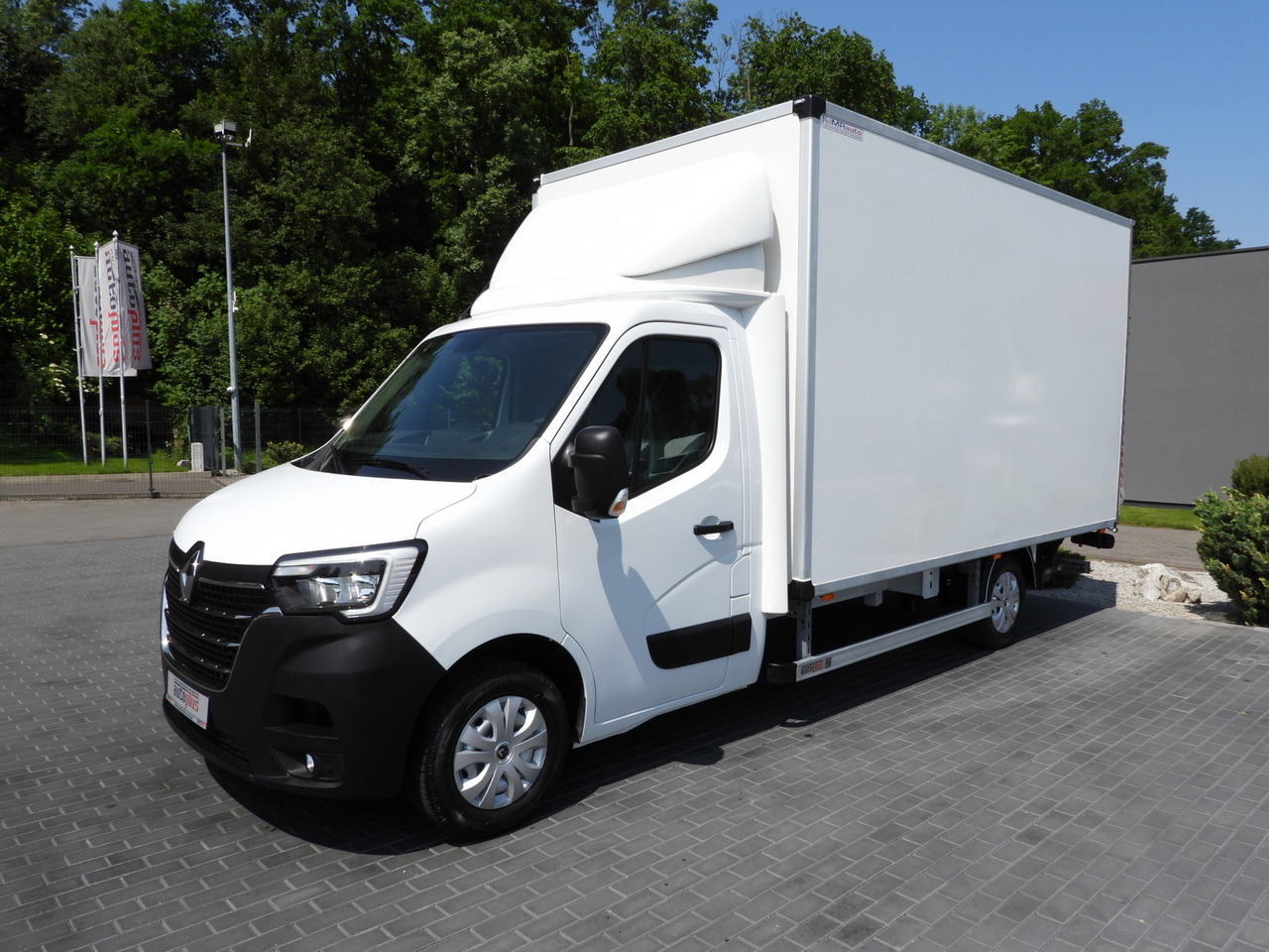 Carrinha de contentor RENAULT MASTER  BOX LIFT 8 PALLETS CRUISE CONTROL LED LIGHTS AIR CONDITIONING  165HP: foto 6