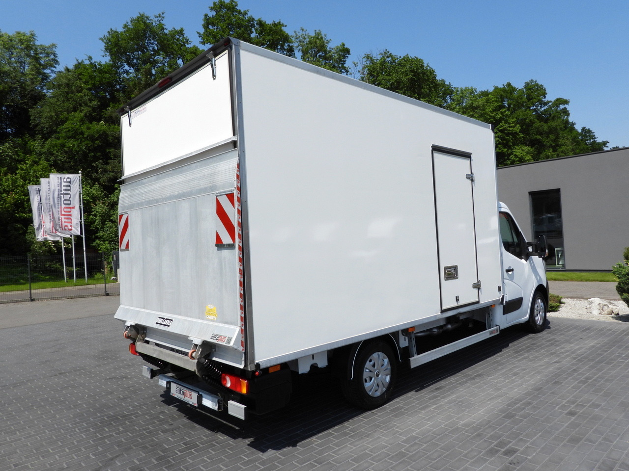 Carrinha de contentor RENAULT MASTER  BOX LIFT 8 PALLETS CRUISE CONTROL LED LIGHTS AIR CONDITIONING  165HP: foto 14