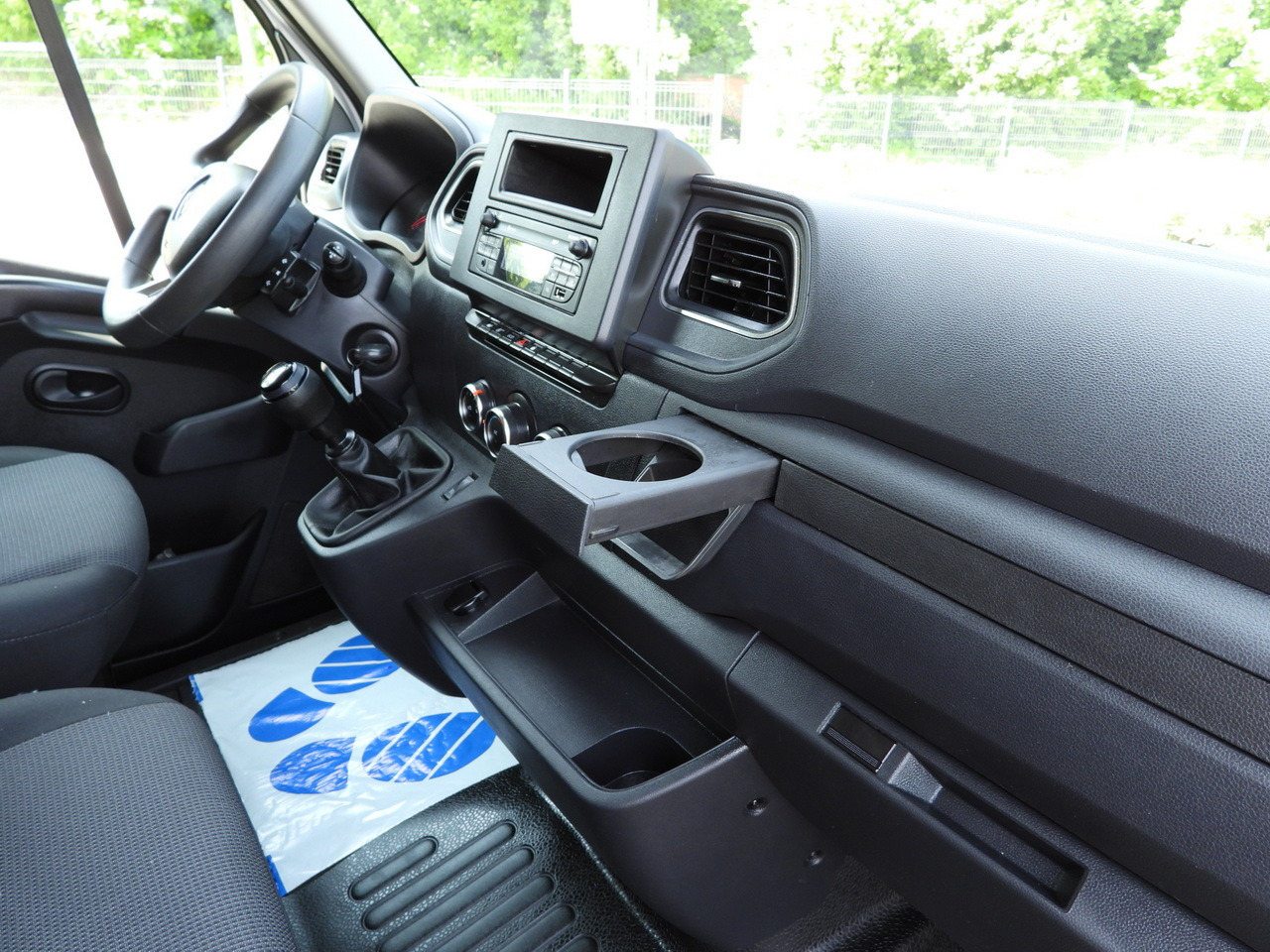 Carrinha de contentor RENAULT MASTER  BOX LIFT 8 PALLETS CRUISE CONTROL LED LIGHTS AIR CONDITIONING  165HP: foto 39