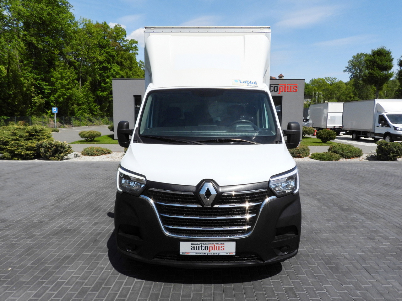 RENAULT MASTER BOX LIFT 8 PALLETS CRUISE CONTROL NAVIGATION LED LIGHTS TWIN WHEELS AIR CONDITIONING 145HP - Carrinha de contentor: foto 5 RENAULT MASTER BOX LIFT 8 PALLETS CRUISE CONTROL NAVIGATION LED LIGHTS TWIN WHEELS AIR CONDITIONING 145HP - Carrinha de contentor: foto 5