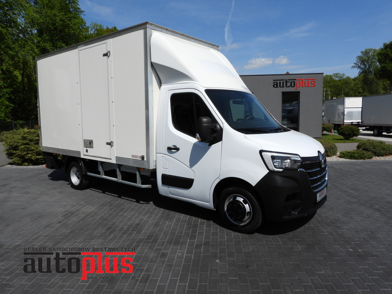 RENAULT MASTER BOX LIFT 8 PALLETS CRUISE CONTROL NAVIGATION LED LIGHTS TWIN WHEELS AIR CONDITIONING 145HP - Carrinha de contentor: foto 1 RENAULT MASTER BOX LIFT 8 PALLETS CRUISE CONTROL NAVIGATION LED LIGHTS TWIN WHEELS AIR CONDITIONING 145HP - Carrinha de contentor: foto 1