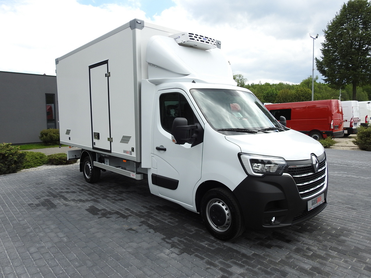 RENAULT MASTER NEW REGRIGERATOR BOX -10*C 8 PALLETS CRUISE CONTROL AIR CONDITIONING LED LIGHTS GUARANTEE 165HP - Carrinha frigorífica: foto 4 RENAULT MASTER NEW REGRIGERATOR BOX -10*C 8 PALLETS CRUISE CONTROL AIR CONDITIONING LED LIGHTS GUARANTEE 165HP - Carrinha frigorífica: foto 4