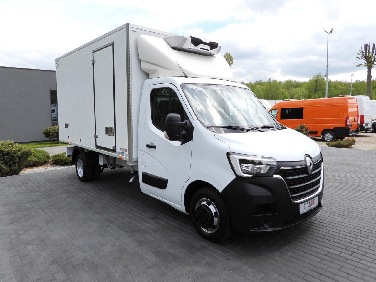 RENAULT MASTER REGRIGERATOR BOX -10*C CRUISE CONTROL LED LIGHTS TWIN WHEELS AIR CONDITIONING 145HP - Carrinha frigorífica: foto 4 RENAULT MASTER REGRIGERATOR BOX -10*C CRUISE CONTROL LED LIGHTS TWIN WHEELS AIR CONDITIONING 145HP - Carrinha frigorífica: foto 4