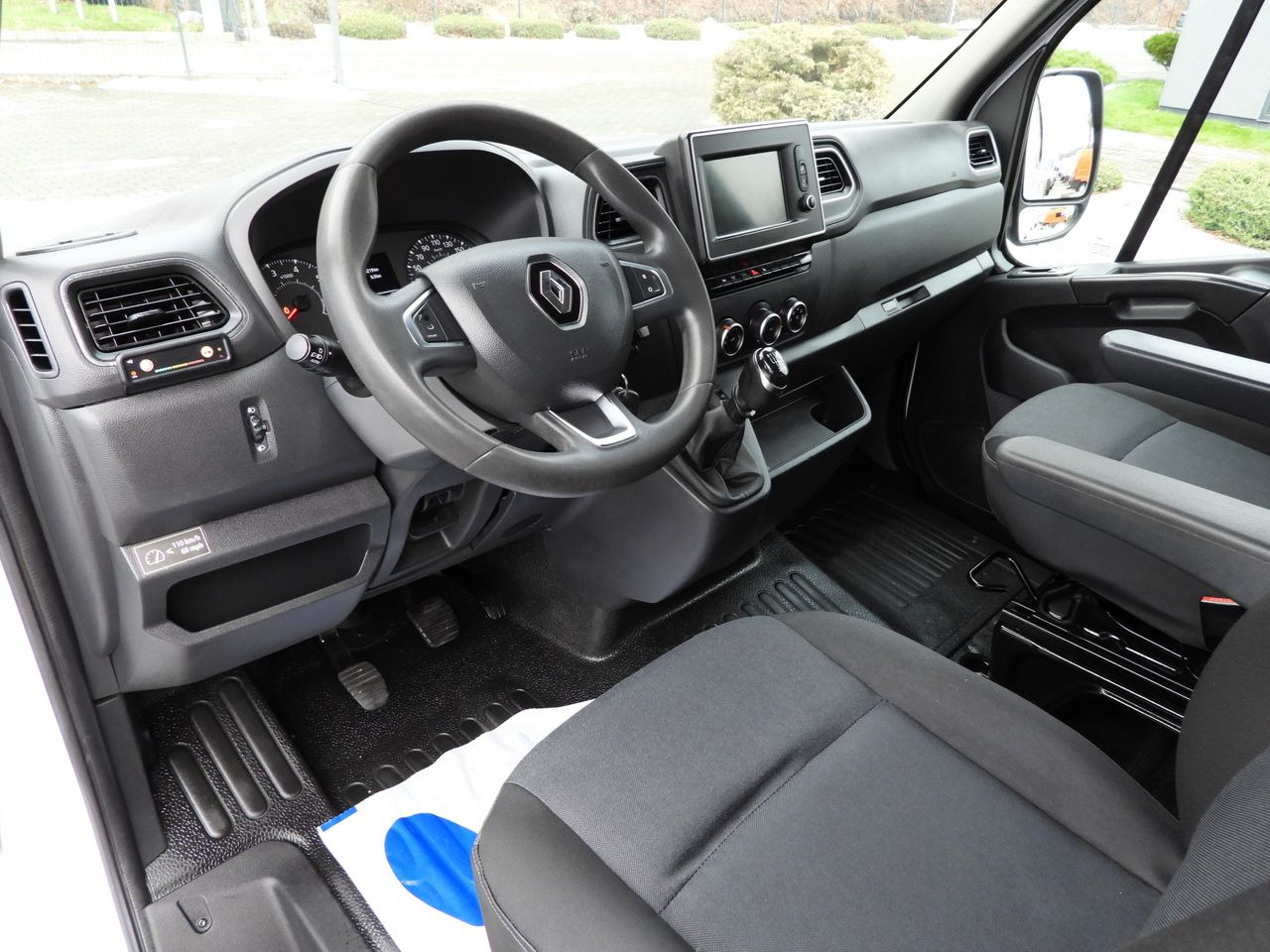 RENAULT MASTER STAKE BODY DOUBLE CABIN DOKA 6 SEATS CRUISE CONTROL NAVIGATION LED LIGHTS AIR CONDITIONING 150HP - Carrinha cabine dupla: foto 2 RENAULT MASTER STAKE BODY DOUBLE CABIN DOKA 6 SEATS CRUISE CONTROL NAVIGATION LED LIGHTS AIR CONDITIONING 150HP - Carrinha cabine dupla: foto 2