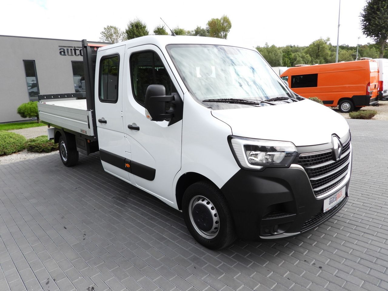 RENAULT MASTER STAKE BODY DOUBLE CABIN DOKA 7 SEATS LED LIGHTS AIR CONDITIONING 145HP - Furgão caixa aberta: foto 4 RENAULT MASTER STAKE BODY DOUBLE CABIN DOKA 7 SEATS LED LIGHTS AIR CONDITIONING 145HP - Furgão caixa aberta: foto 4