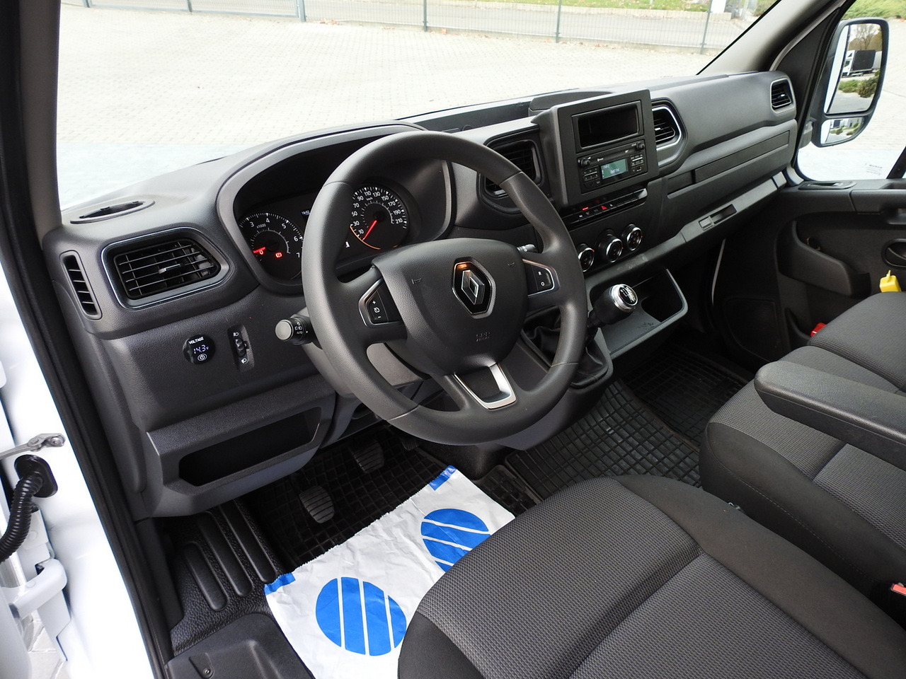 RENAULT MASTER TARPAULIN 10 PALLETS WEBASTO CRUISE CONTROL AIR CONDITIONING LED LIGHTS PNEUMATICS 165HP - Furgão de toldo: foto 2 RENAULT MASTER TARPAULIN 10 PALLETS WEBASTO CRUISE CONTROL AIR CONDITIONING LED LIGHTS PNEUMATICS 165HP - Furgão de toldo: foto 2