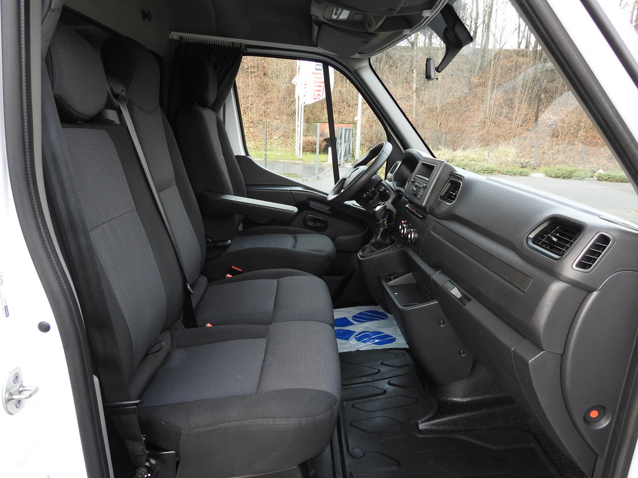 Furgão de toldo RENAULT MASTER TARPAULIN 10 PALLETS WEBASTO CRUISE CONTROL AIR CONDITIONING LED LIGHTS PNEUMATICS  165HP: foto 37