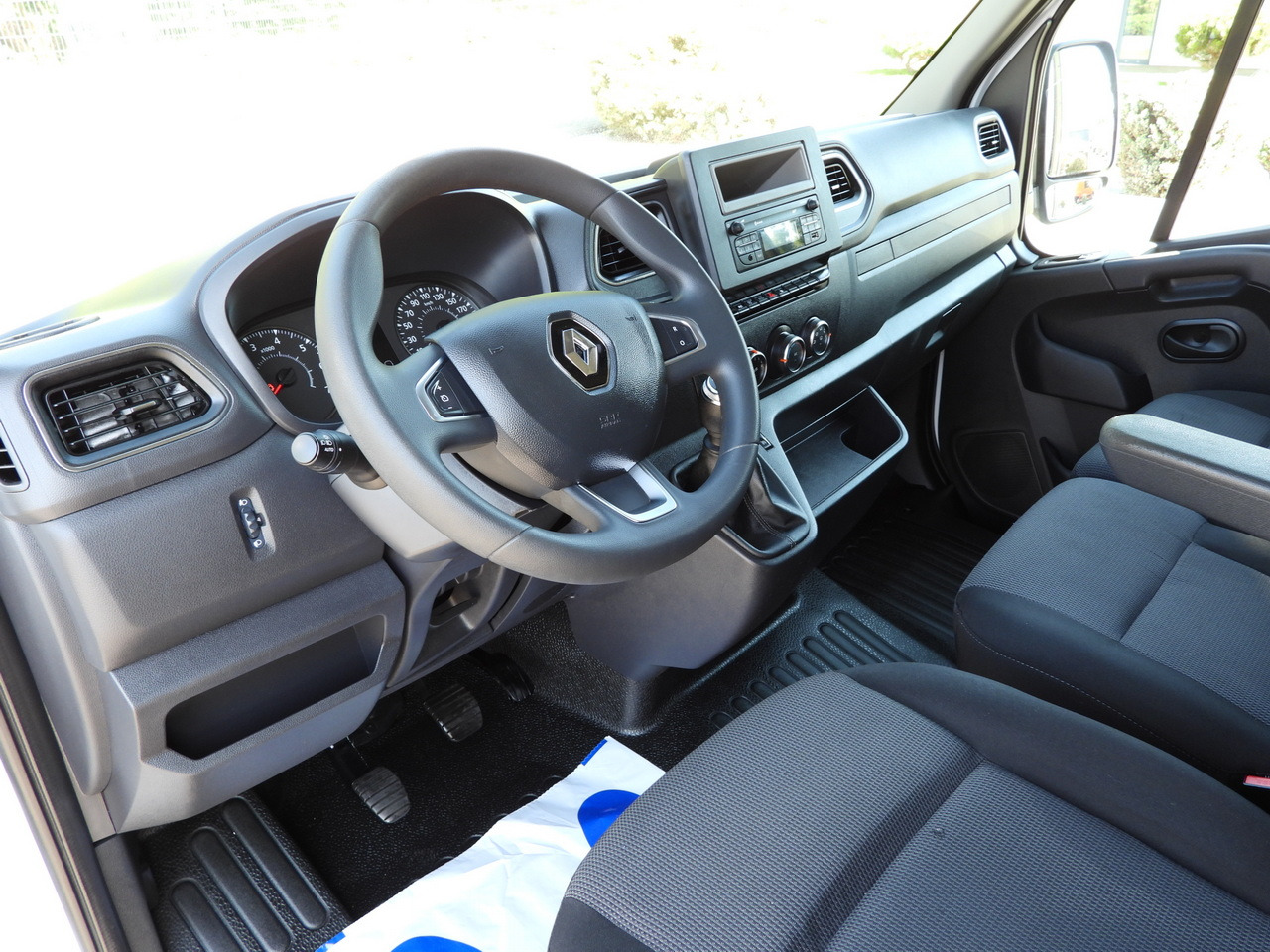 RENAULT MASTER TARPAULIN 10 PALLETS WEBASTO CRUISE CONTROL LED LIGHTS AIR CONDITIONING 165HP - Furgão de toldo: foto 2 RENAULT MASTER TARPAULIN 10 PALLETS WEBASTO CRUISE CONTROL LED LIGHTS AIR CONDITIONING 165HP - Furgão de toldo: foto 2