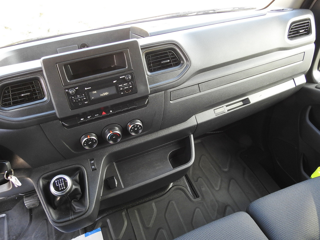 Furgão de toldo RENAULT MASTER TARPAULIN 10 PALLETS WEBASTO CRUISE CONTROL LED LIGHTS PNEUMATICS AIR CONDITIONING 165HP: foto 37 Furgão de toldo RENAULT MASTER TARPAULIN 10 PALLETS WEBASTO CRUISE CONTROL LED LIGHTS PNEUMATICS AIR CONDITIONING 165HP: foto 37