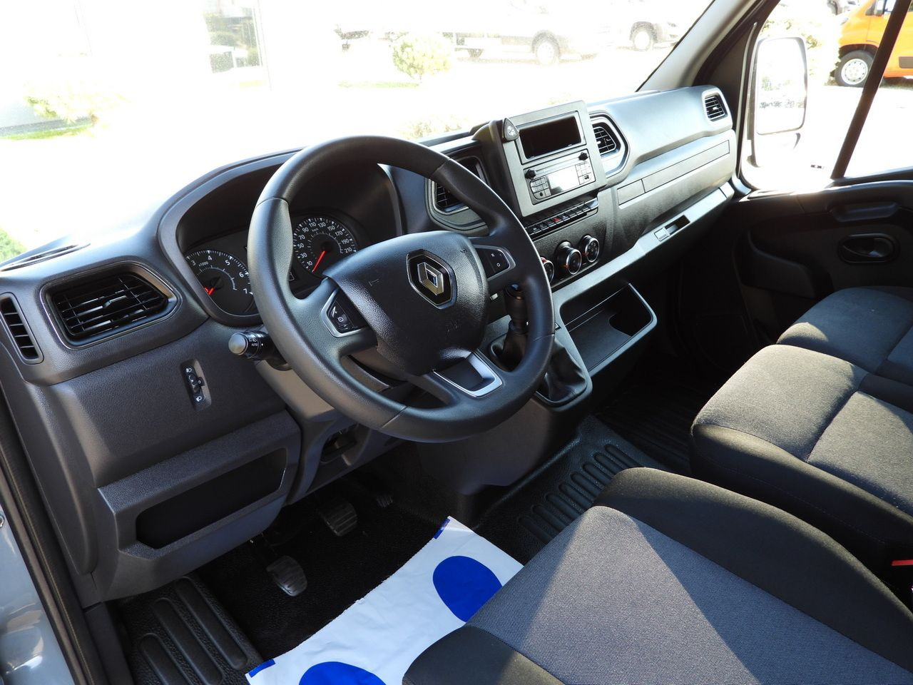 RENAULT MASTER TARPAULIN 10 PALLETS WEBASTO CRUISE CONTROL LED LIGHTS PNEUMATICS AIR CONDITIONING 165HP - Furgão de toldo: foto 2 RENAULT MASTER TARPAULIN 10 PALLETS WEBASTO CRUISE CONTROL LED LIGHTS PNEUMATICS AIR CONDITIONING 165HP - Furgão de toldo: foto 2