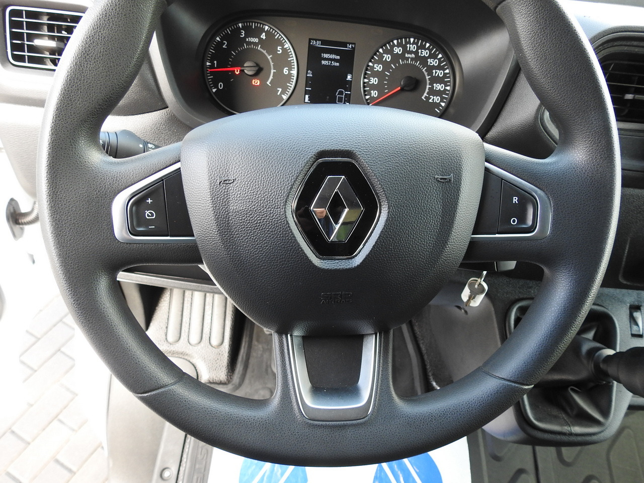 Furgão de toldo RENAULT MASTER TARPAULIN 10 PALLETS WEBASTO CRUISE CONTROL LED LIGHTS PNEUMATICS AIR CONDITIONING 165HP: foto 34 Furgão de toldo RENAULT MASTER TARPAULIN 10 PALLETS WEBASTO CRUISE CONTROL LED LIGHTS PNEUMATICS AIR CONDITIONING 165HP: foto 34