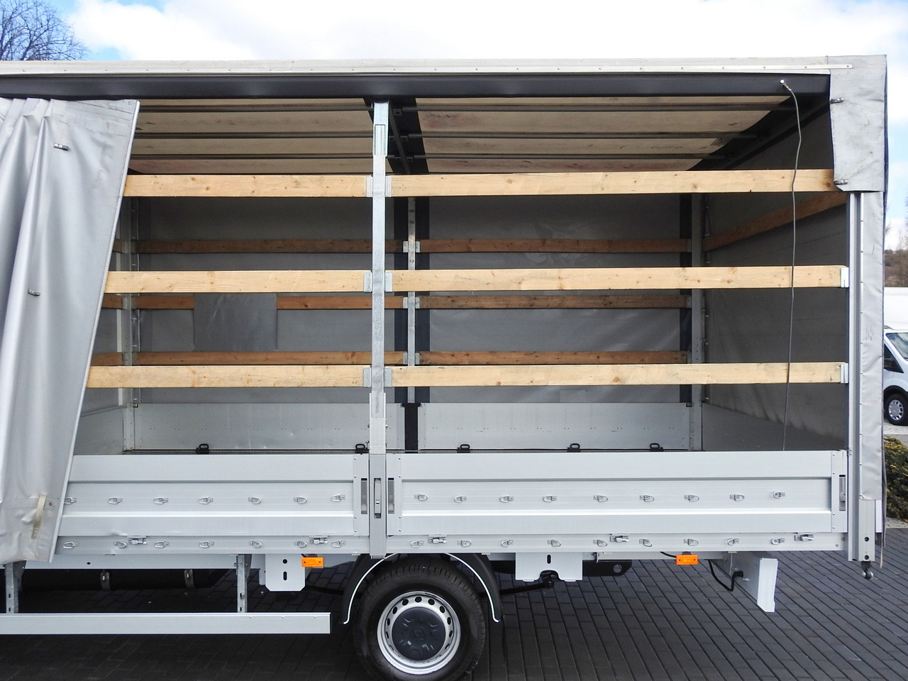 Furgão de toldo RENAULT MASTER TARPAULIN 10 PALLETS WEBASTO CRUISE CONTROL LED LIGHTS PNEUMATICS AIR CONDITIONING 165HP: foto 27 Furgão de toldo RENAULT MASTER TARPAULIN 10 PALLETS WEBASTO CRUISE CONTROL LED LIGHTS PNEUMATICS AIR CONDITIONING 165HP: foto 27