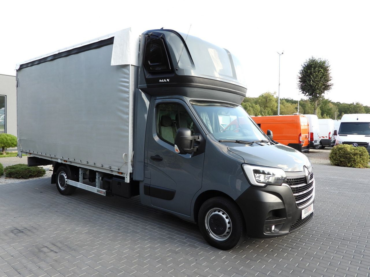 RENAULT MASTER TARPAULIN 10 PALLETS WEBASTO CRUISE CONTROL LED LIGHTS PNEUMATICS AIR CONDITIONING 165HP - Furgão de toldo: foto 4 RENAULT MASTER TARPAULIN 10 PALLETS WEBASTO CRUISE CONTROL LED LIGHTS PNEUMATICS AIR CONDITIONING 165HP - Furgão de toldo: foto 4