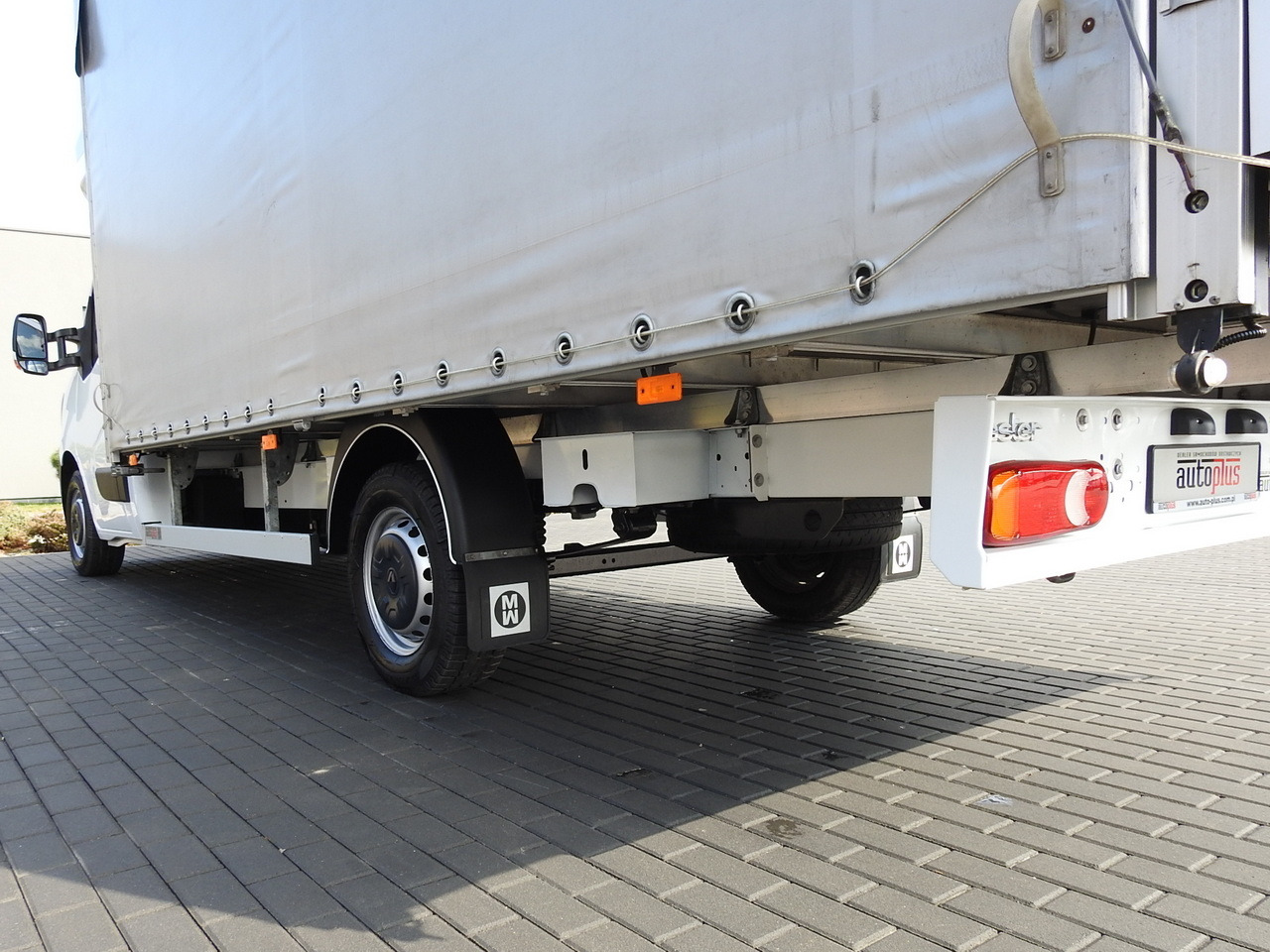 Furgão de toldo RENAULT MASTER TARPAULIN 10 PALLETS WEBASTO CRUISE CONTROL LED LIGHTS PNEUMATICS AIR CONDITIONING 165HP: foto 16 Furgão de toldo RENAULT MASTER TARPAULIN 10 PALLETS WEBASTO CRUISE CONTROL LED LIGHTS PNEUMATICS AIR CONDITIONING 165HP: foto 16