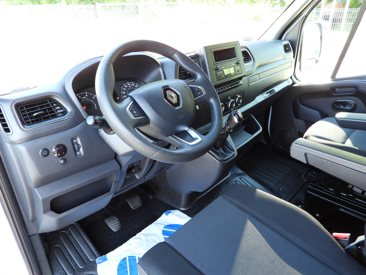 RENAULT MASTER TARPAULIN 10 PALLETS WEBASTO CRUISE CONTROL LED LIGHTS PNEUMATICS AIR CONDITIONING 165HP - Furgão de toldo: foto 2 RENAULT MASTER TARPAULIN 10 PALLETS WEBASTO CRUISE CONTROL LED LIGHTS PNEUMATICS AIR CONDITIONING 165HP - Furgão de toldo: foto 2