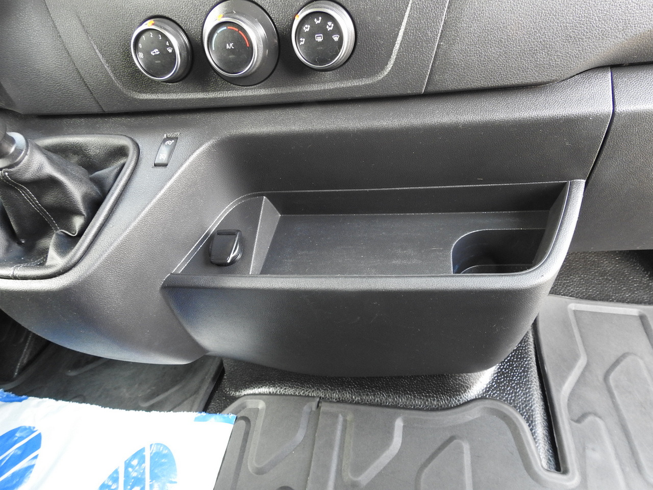 Furgão de toldo RENAULT MASTER TARPAULIN 10 PALLETS WEBASTO CRUISE CONTROL LED LIGHTS PNEUMATICS AIR CONDITIONING 165HP: foto 44 Furgão de toldo RENAULT MASTER TARPAULIN 10 PALLETS WEBASTO CRUISE CONTROL LED LIGHTS PNEUMATICS AIR CONDITIONING 165HP: foto 44