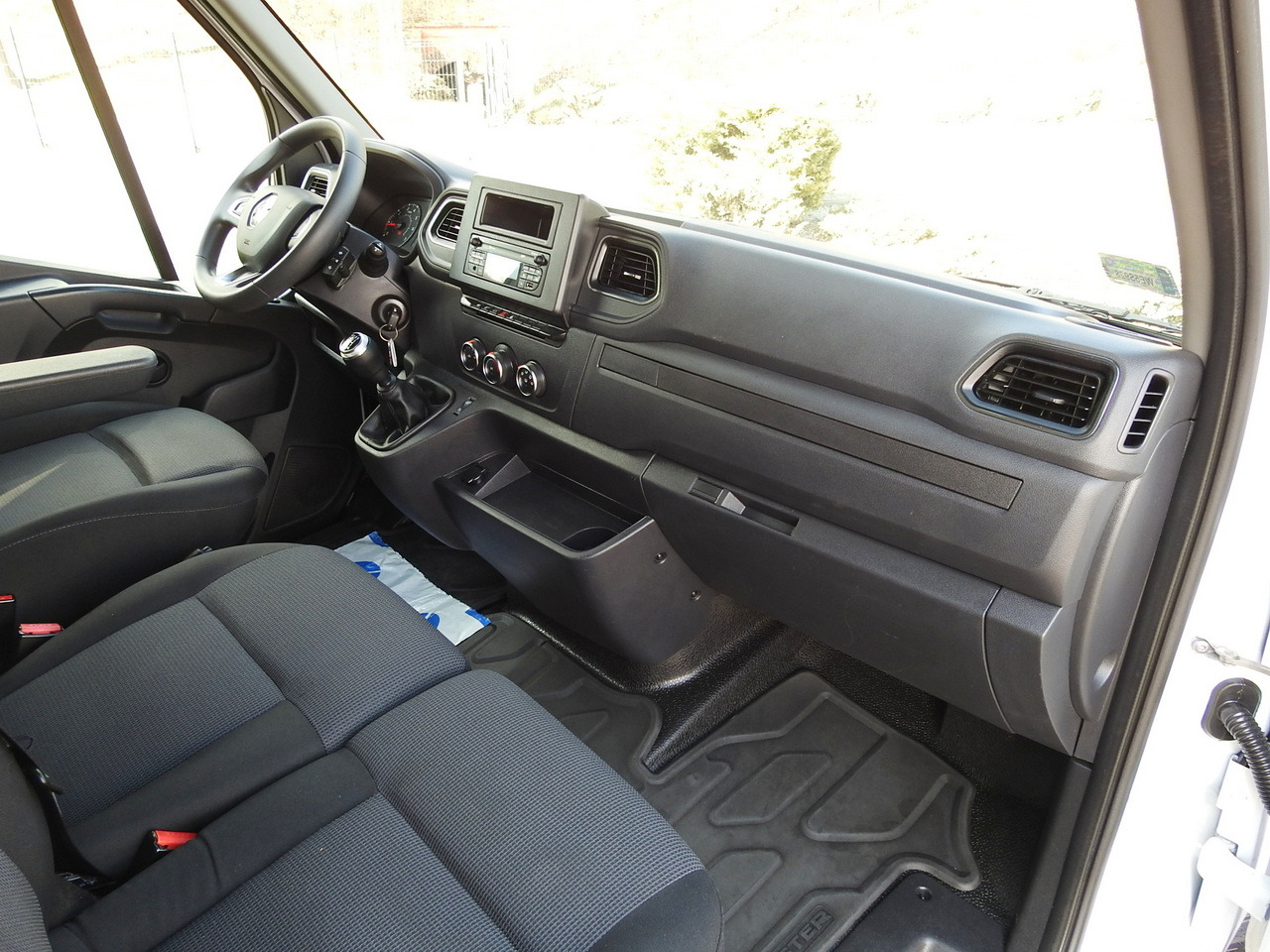 Furgão de toldo RENAULT MASTER TARPAULIN 10 PALLETS WEBASTO CRUISE CONTROL LED LIGHTS PNEUMATICS AIR CONDITIONING 165HP: foto 47 Furgão de toldo RENAULT MASTER TARPAULIN 10 PALLETS WEBASTO CRUISE CONTROL LED LIGHTS PNEUMATICS AIR CONDITIONING 165HP: foto 47