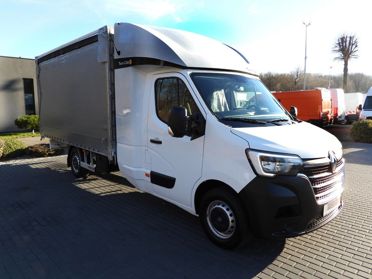 RENAULT MASTER TARPAULIN 8 PALLETS WEBASTO CRUISE CONTROL LED LIGHTS AIR CONDITIONING 165HP - Furgão de toldo: foto 4 RENAULT MASTER TARPAULIN 8 PALLETS WEBASTO CRUISE CONTROL LED LIGHTS AIR CONDITIONING 165HP - Furgão de toldo: foto 4