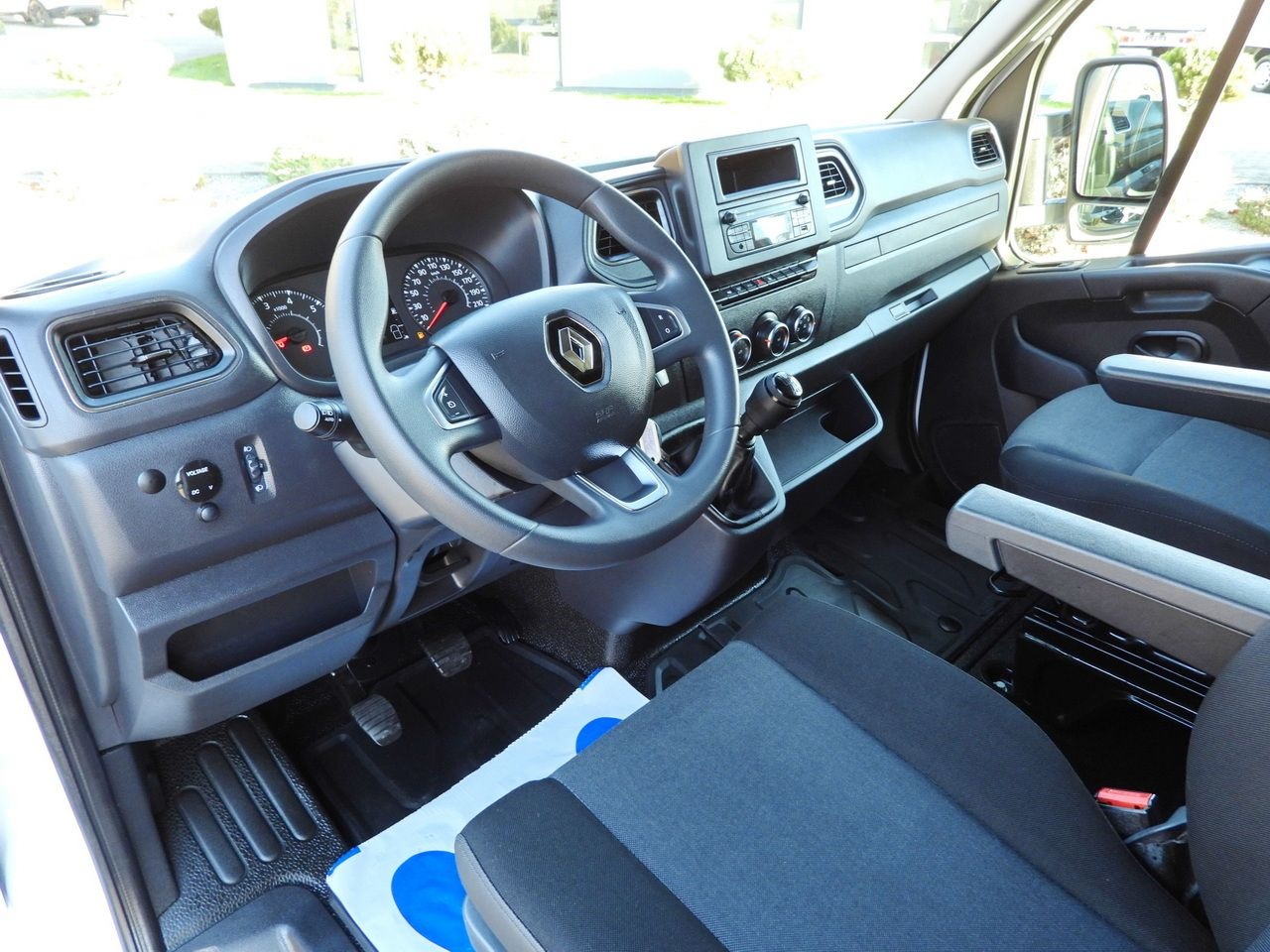 RENAULT MASTER TARPAULIN 8 PALLETS WEBASTO CRUISE CONTROL LED LIGHTS AIR CONDITIONING 165HP - Furgão de toldo: foto 2 RENAULT MASTER TARPAULIN 8 PALLETS WEBASTO CRUISE CONTROL LED LIGHTS AIR CONDITIONING 165HP - Furgão de toldo: foto 2