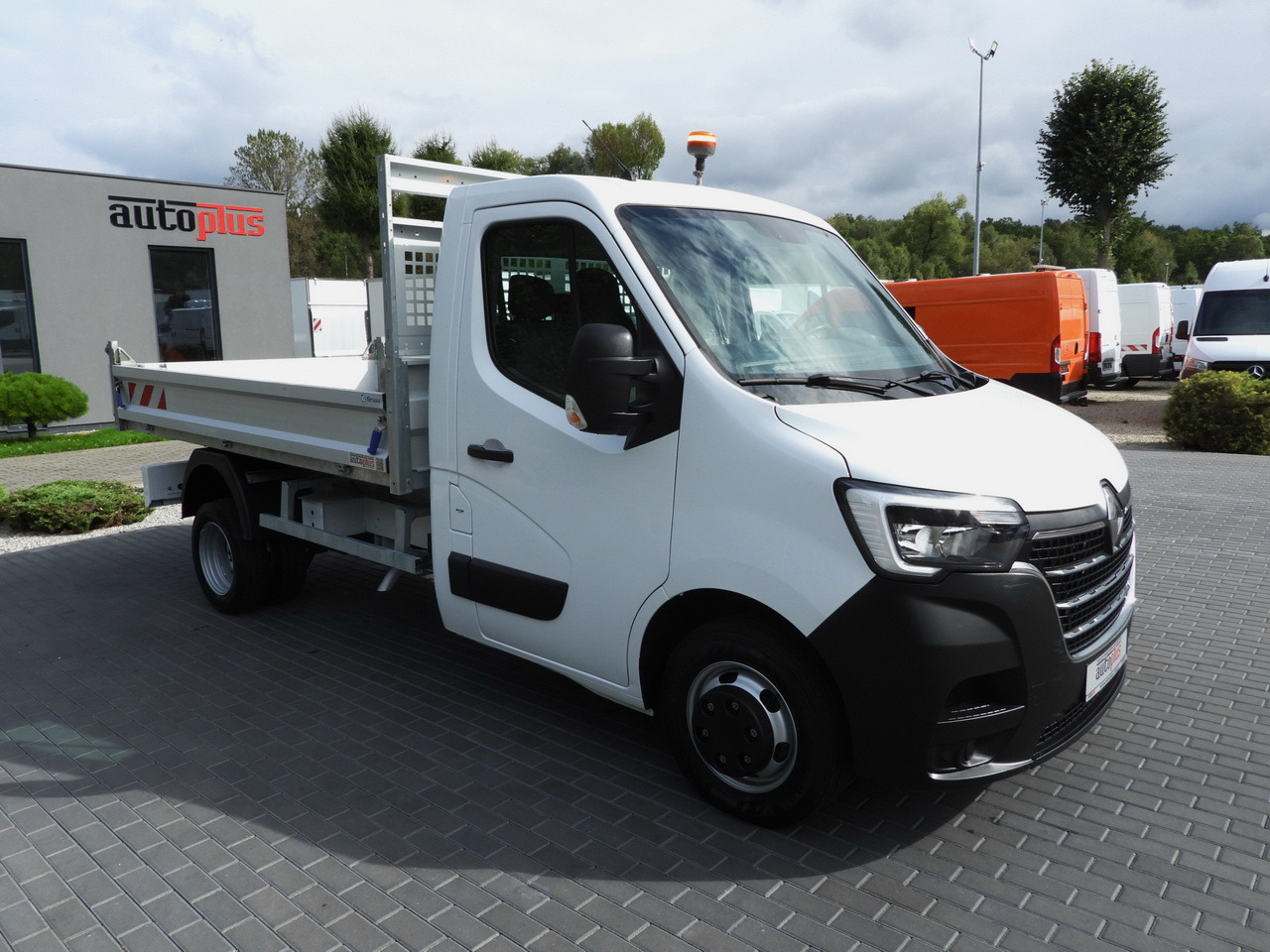 RENAULT MASTER TIPPER CRUISE CONTROL LED LIGHTS TWIN WHEELS AIR CONDITIONING 130HP - Furgão basculante: foto 5 RENAULT MASTER TIPPER CRUISE CONTROL LED LIGHTS TWIN WHEELS AIR CONDITIONING 130HP - Furgão basculante: foto 5