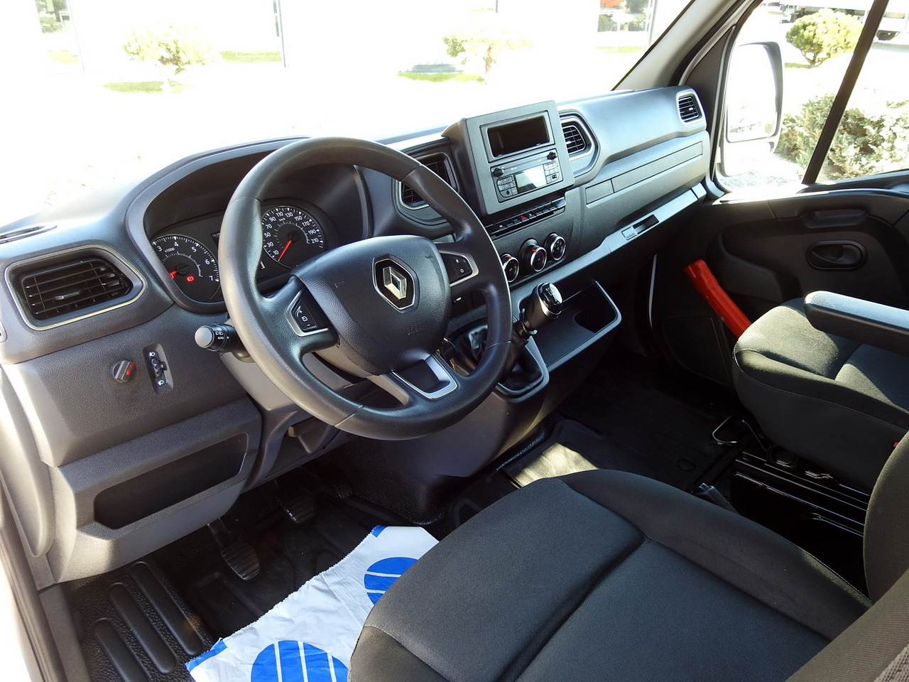 RENAULT MASTER TIPPER DOUBLE CABIN DOKA 6 SEATS CRUISE CONTROL AIR CONDITIONING LED LIGHTS TWIN WHEELS 130HP - Furgão basculante: foto 2 RENAULT MASTER TIPPER DOUBLE CABIN DOKA 6 SEATS CRUISE CONTROL AIR CONDITIONING LED LIGHTS TWIN WHEELS 130HP - Furgão basculante: foto 2