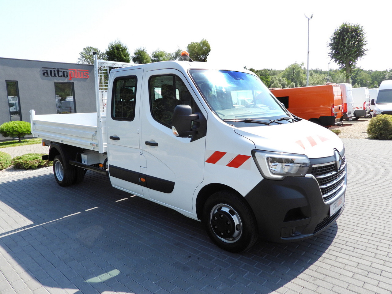 RENAULT MASTER TIPPER DOUBLE CABIN DOKA 6 SEATS CRUISE CONTROL LED LIGHTS TWIN WHEELS AIR CONDITIONING 130HP - Furgão basculante: foto 4 RENAULT MASTER TIPPER DOUBLE CABIN DOKA 6 SEATS CRUISE CONTROL LED LIGHTS TWIN WHEELS AIR CONDITIONING 130HP - Furgão basculante: foto 4