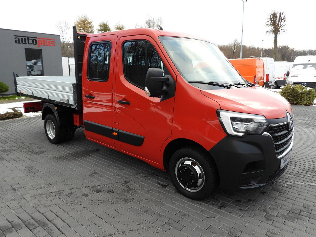 RENAULT MASTER TIPPER DOUBLE CABIN DOKA 6 SEATS CRUISE CONTROL LED LIGHTS TWIN WHEELS AIR CONDITIONING 145HP - Furgão basculante: foto 4 RENAULT MASTER TIPPER DOUBLE CABIN DOKA 6 SEATS CRUISE CONTROL LED LIGHTS TWIN WHEELS AIR CONDITIONING 145HP - Furgão basculante: foto 4