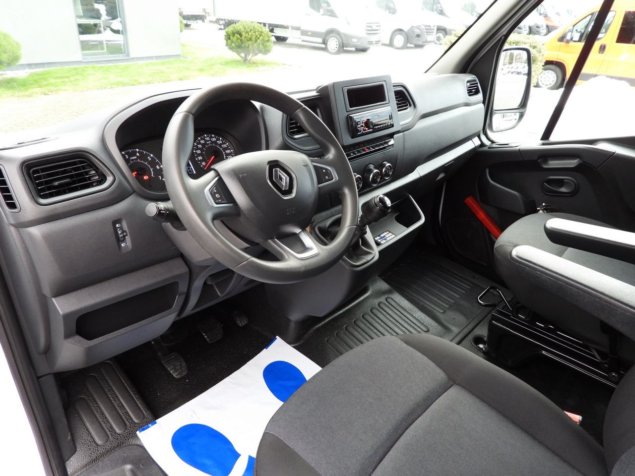 RENAULT MASTER TIPPER DOUBLE CABIN DOKA 6 SEATS CRUISE CONTROL LED LIGHTS TWIN WHEELS AIR CONDITIONING 145HP - Furgão basculante: foto 2 RENAULT MASTER TIPPER DOUBLE CABIN DOKA 6 SEATS CRUISE CONTROL LED LIGHTS TWIN WHEELS AIR CONDITIONING 145HP - Furgão basculante: foto 2