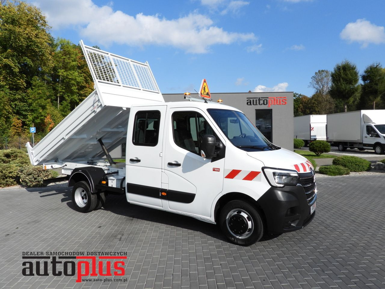 RENAULT MASTER TIPPER DOUBLE CABIN DOKA 6 SEATS CRUISE CONTROL LED LIGHTS TWIN WHEELS AIR CONDITIONING 165HP - Furgão basculante: foto 1 RENAULT MASTER TIPPER DOUBLE CABIN DOKA 6 SEATS CRUISE CONTROL LED LIGHTS TWIN WHEELS AIR CONDITIONING 165HP - Furgão basculante: foto 1