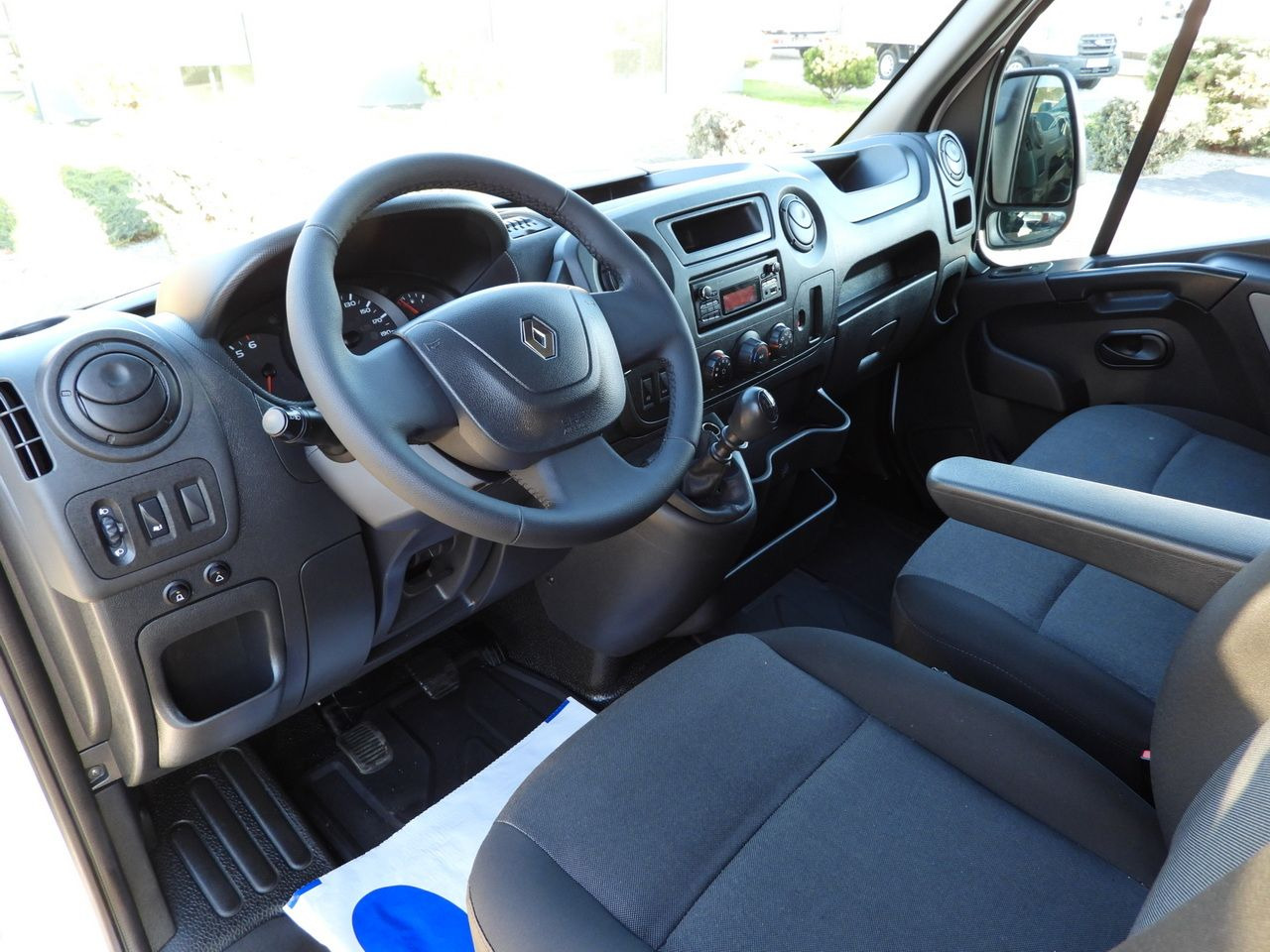 RENAULT MASTER TIPPER DOUBLE CABIN DOKA 7 SEATS CRUISE CONTROL AIR CONDITIONING 145HP - Furgão basculante: foto 2 RENAULT MASTER TIPPER DOUBLE CABIN DOKA 7 SEATS CRUISE CONTROL AIR CONDITIONING 145HP - Furgão basculante: foto 2