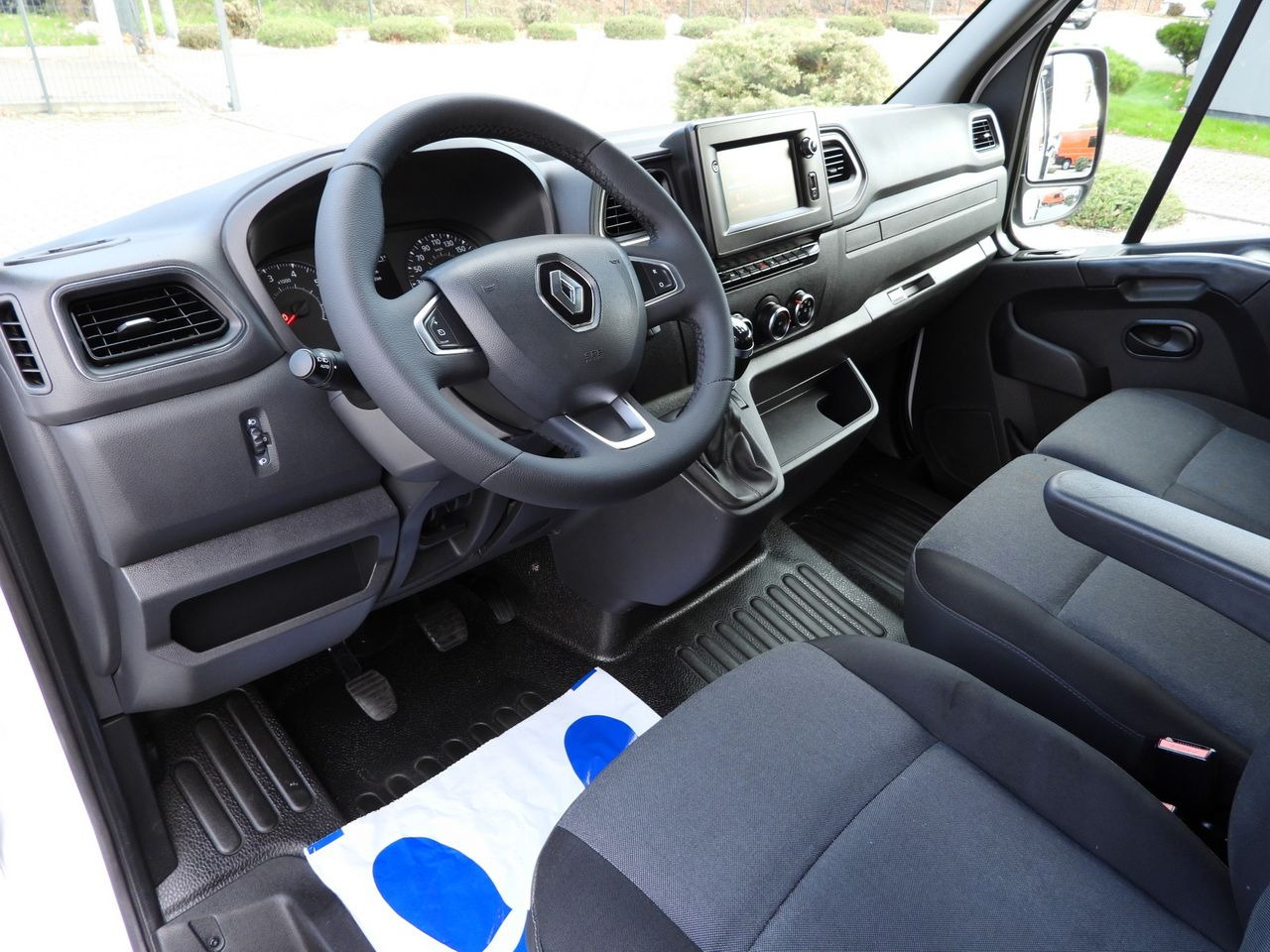 RENAULT MASTER TIPPER DOUBLE CABIN DOKA 7 SEATS CRUISE CONTROL NAVIGATION LED LIGHTS AIR CONDITIONING 145HP - Furgão basculante: foto 2 RENAULT MASTER TIPPER DOUBLE CABIN DOKA 7 SEATS CRUISE CONTROL NAVIGATION LED LIGHTS AIR CONDITIONING 145HP - Furgão basculante: foto 2