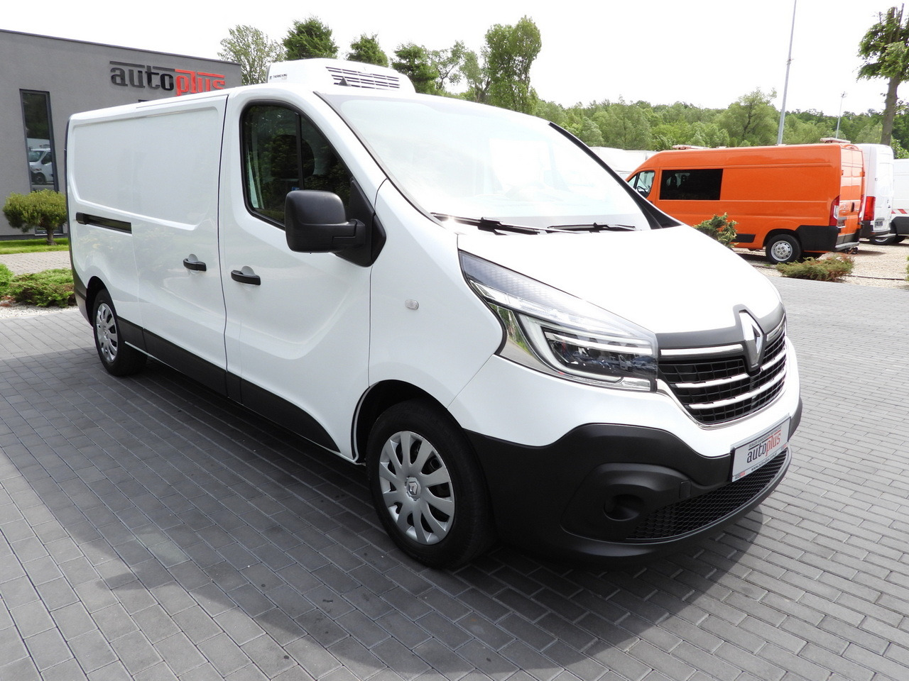 RENAULT TRAFIC REFRIGERATOR VAN 0*C CRUISE CONTROL LED LIGHTS AIR CONDITIONING 120HP - Carrinha frigorífica: foto 4 RENAULT TRAFIC REFRIGERATOR VAN 0*C CRUISE CONTROL LED LIGHTS AIR CONDITIONING 120HP - Carrinha frigorífica: foto 4
