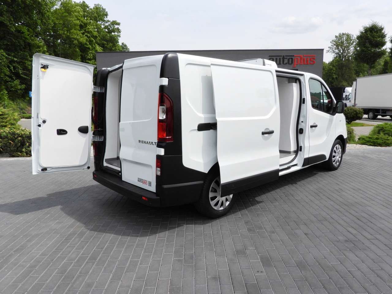 RENAULT TRAFIC  REFRIGERATOR VAN 0*C CRUISE CONTROL LED LIGHTS AIR CONDITIONING  120HP - Carrinha frigorífica: foto 3 RENAULT TRAFIC  REFRIGERATOR VAN 0*C CRUISE CONTROL LED LIGHTS AIR CONDITIONING  120HP - Carrinha frigorífica: foto 3