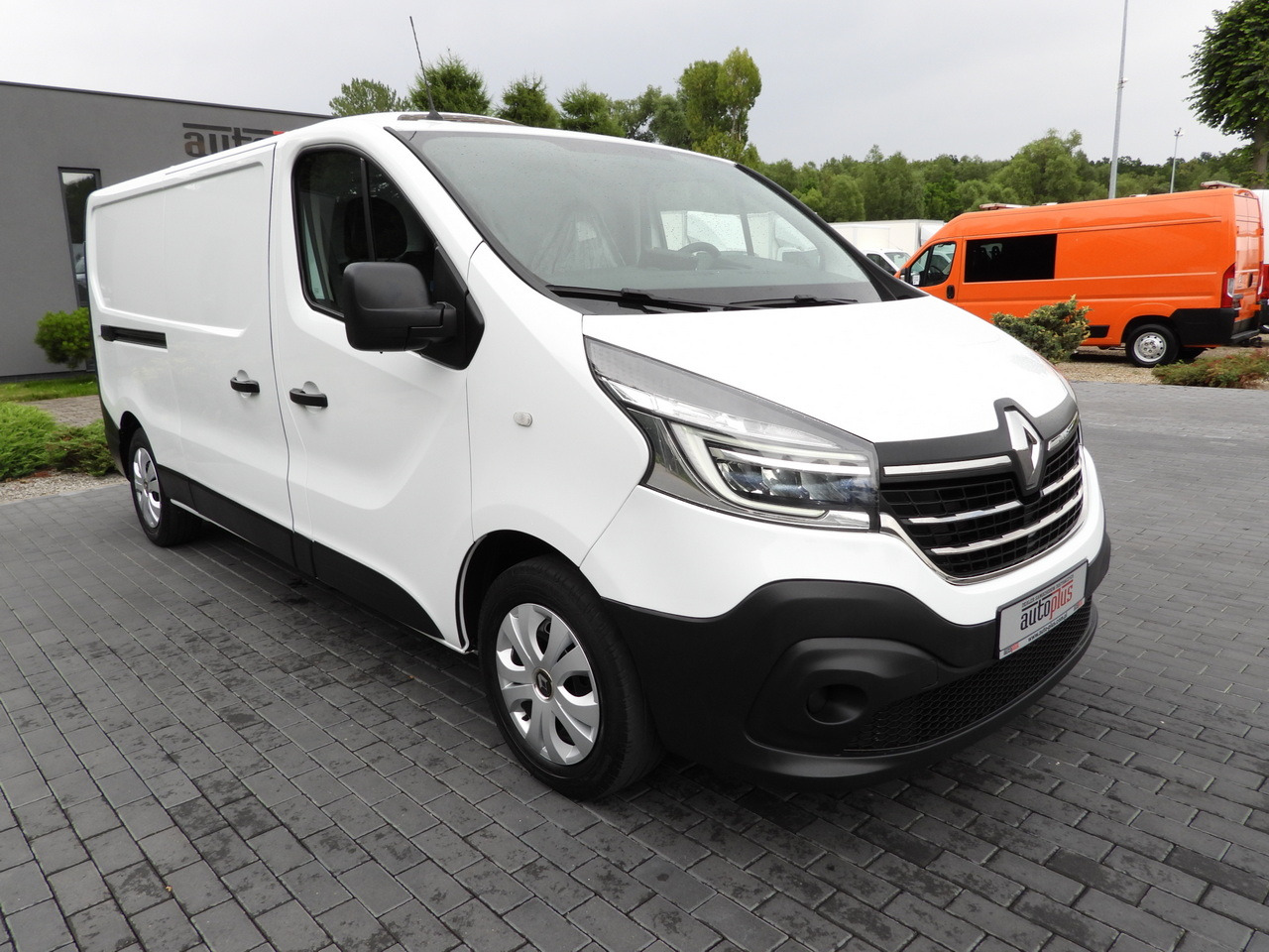RENAULT TRAFIC REFRIGERATOR VAN -5*C POWER SUPPLY 230V CRUISE CONTROL LED LIGHTS AIR CONDITIONING  120HP - Carrinha frigorífica: foto 4 RENAULT TRAFIC REFRIGERATOR VAN -5*C POWER SUPPLY 230V CRUISE CONTROL LED LIGHTS AIR CONDITIONING  120HP - Carrinha frigorífica: foto 4
