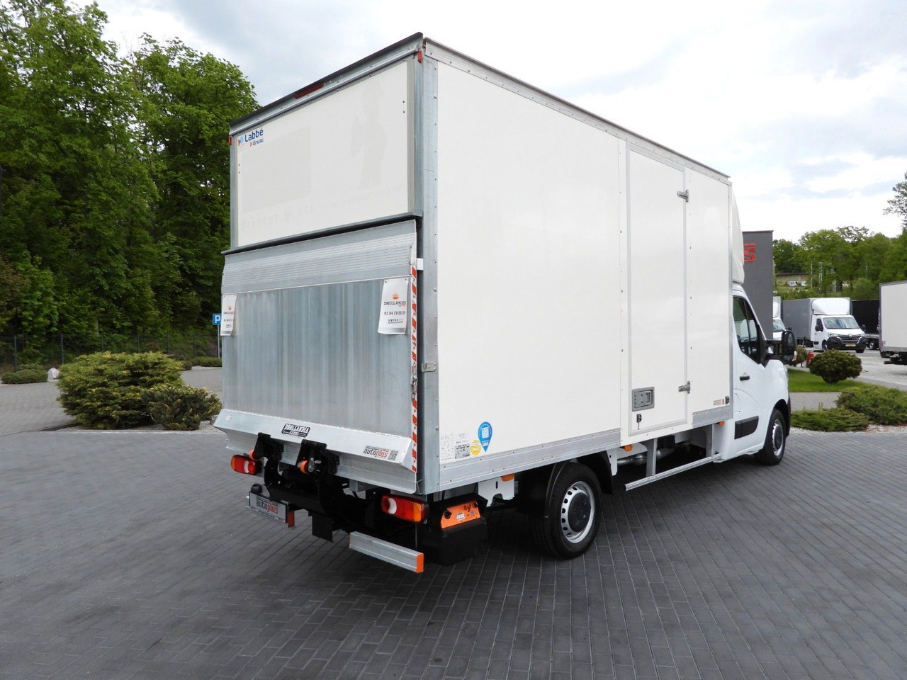 Renault MASTER KOFFER AUFZUG 8 PALETTEN TEMPOMAT A/C LED Renault MASTER KOFFER AUFZUG 8 PALETTEN TEMPOMAT A/C LED - Carrinha de contentor: foto 3 Renault MASTER KOFFER AUFZUG 8 PALETTEN TEMPOMAT A/C LED Renault MASTER KOFFER AUFZUG 8 PALETTEN TEMPOMAT A/C LED - Carrinha de contentor: foto 3