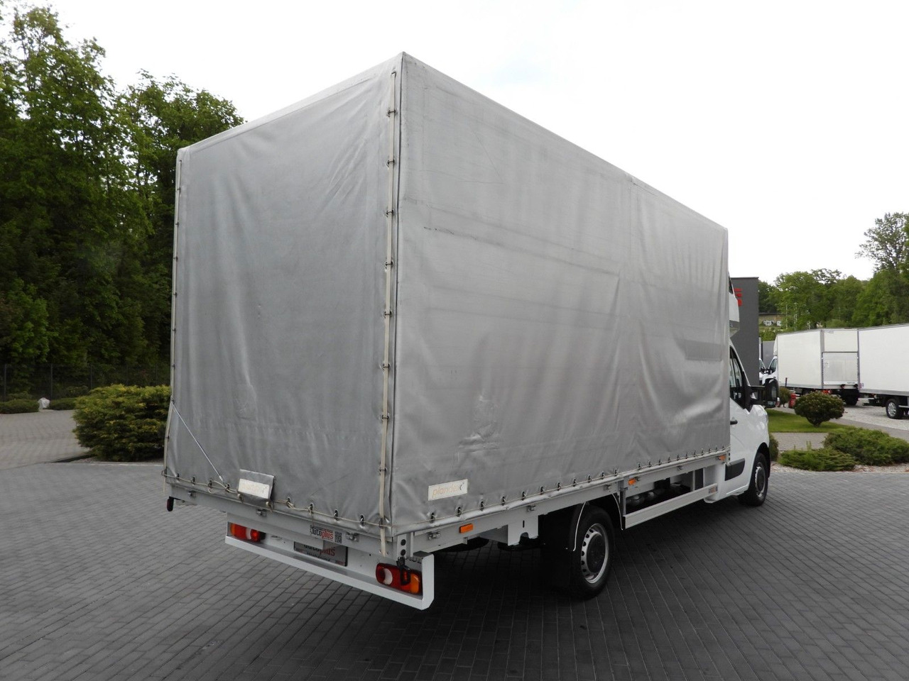 Renault MASTER PRITSCHE PLANE 10 PALETTEN TEMPOMAT A/C - Furgão de toldo: foto 3 Renault MASTER PRITSCHE PLANE 10 PALETTEN TEMPOMAT A/C - Furgão de toldo: foto 3