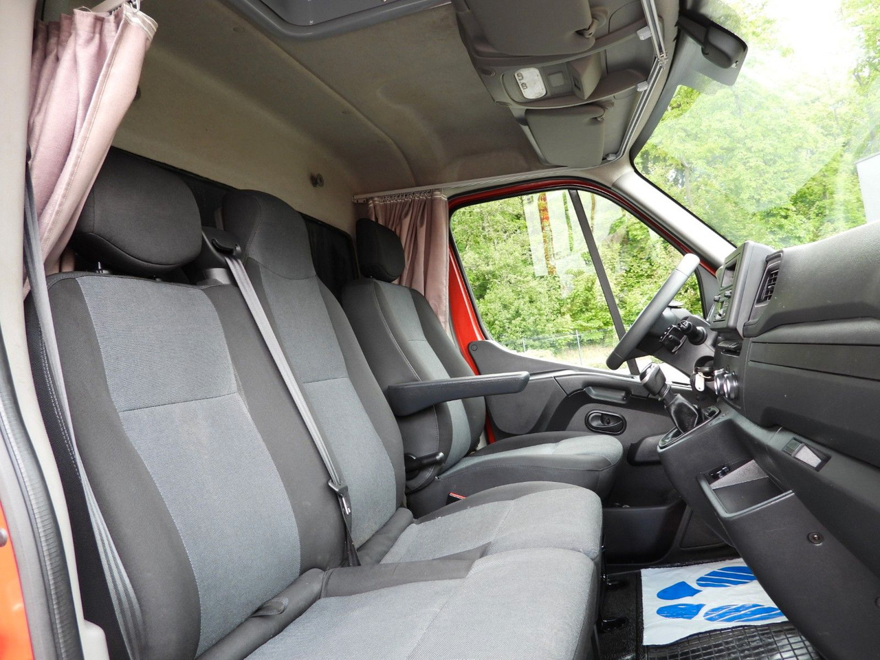 Locação de  Renault MASTER  PRITSCHE PLANE 10 PALETTEN WEBASTO A/C Renault MASTER  PRITSCHE PLANE 10 PALETTEN WEBASTO A/C: foto 27